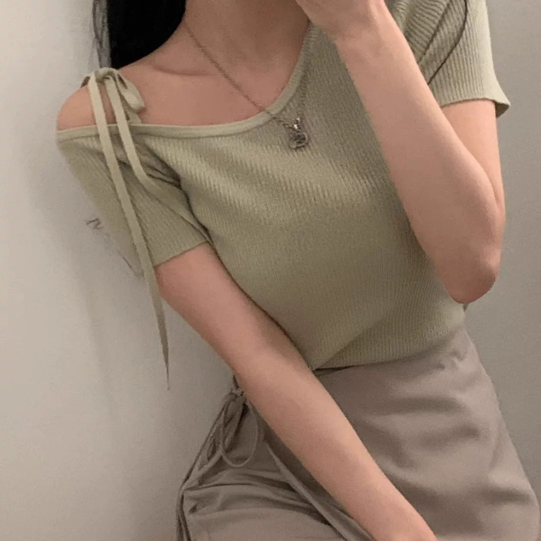 リボン付きワンショルダーリブニット